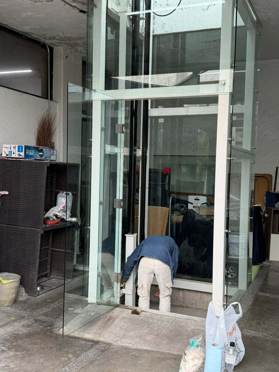 Mantenimiento técnico de elevadores Fujilf y plataformas elevadoras
